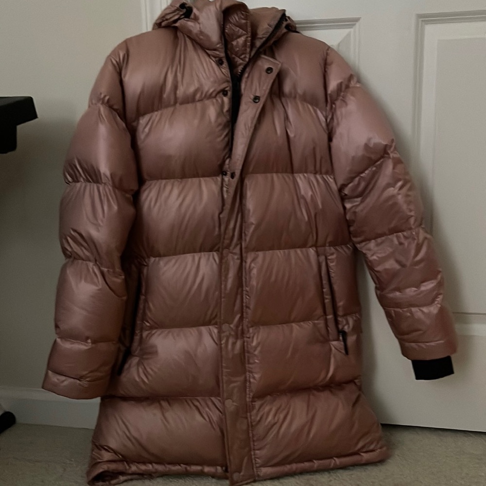 Aritzia super puff mid in high gloss pink